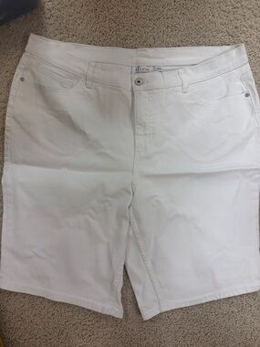 d&co White Bermuda Shorts – Classic Mid-Rise Women's Bermudas